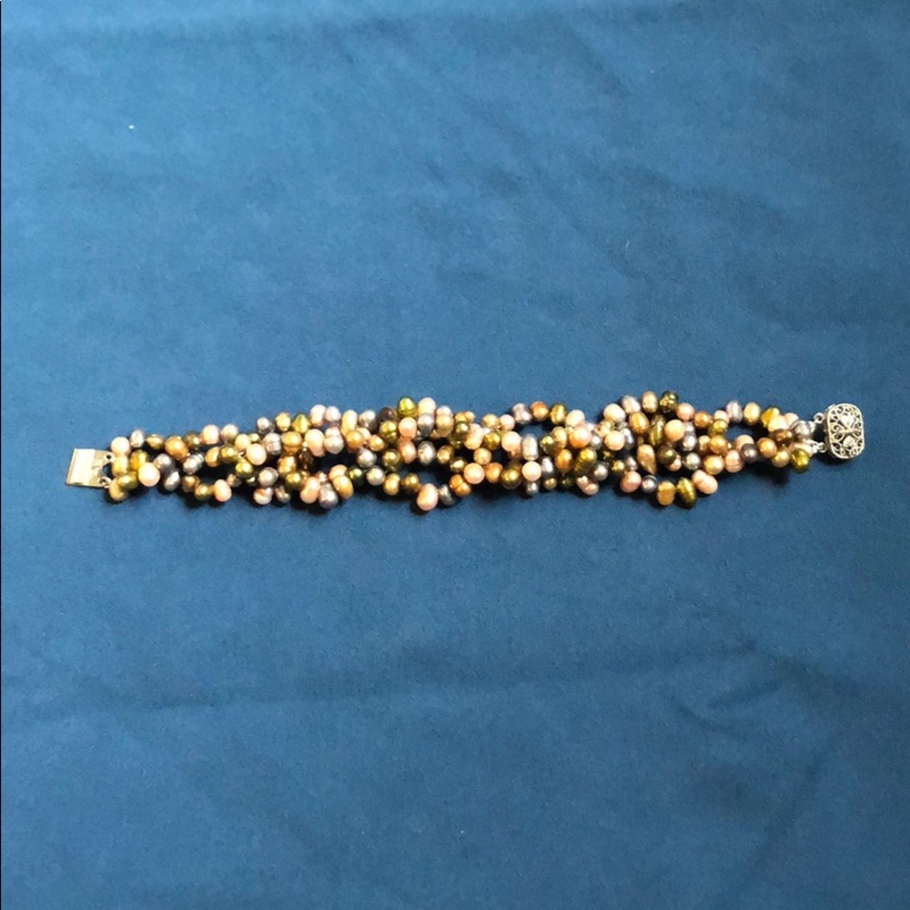 Colored cultured pearl bracelet